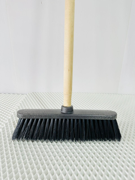 Метла уличная с деревянным черенком 130см "Эконом" - купить Метла в ...