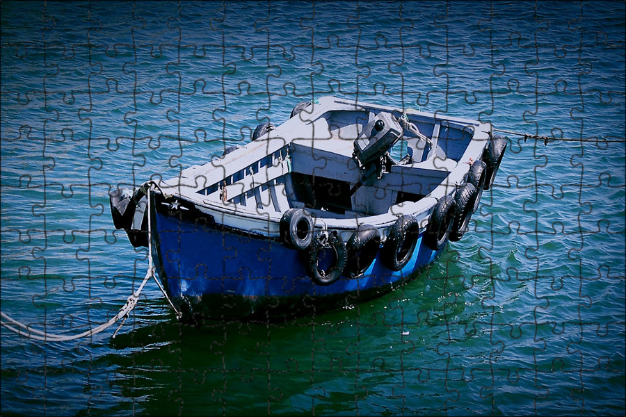 Гребные лодки на воде