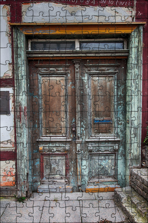 Старые входные двери купить. Старинная дверь. Старинная деревянная дверь. Старая входная дверь. Старинная дубовая дверь.