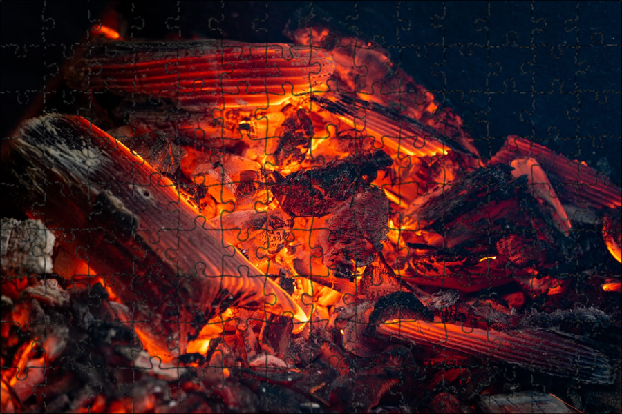 тлеющий уголь. плита для углей. красные угли. угли в гриле текстура. тлеющий уголь.