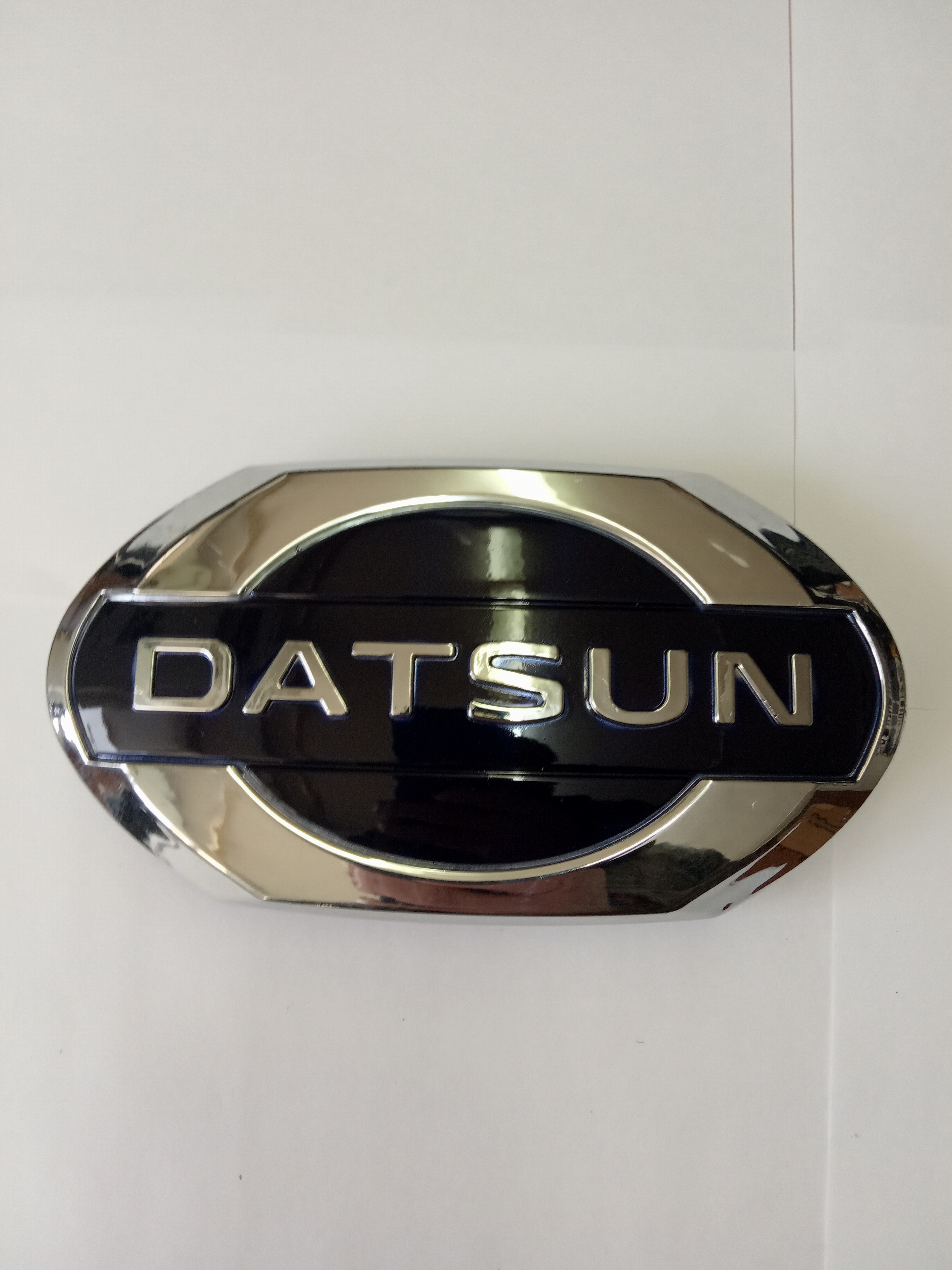 Дацун значок. Шильдик Датсун. Наклейки Datsun.