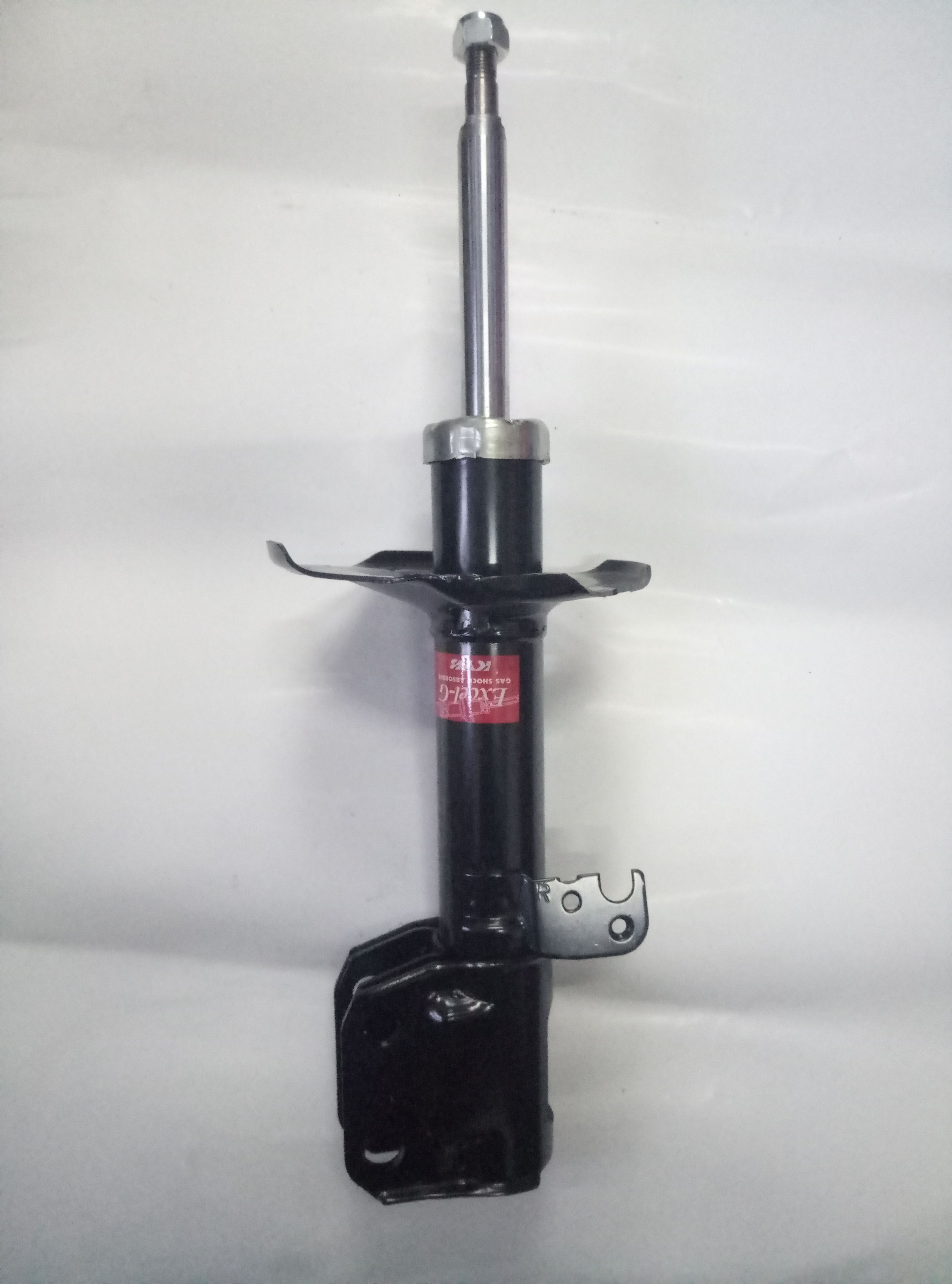 амортизатор авенсис т250. амортизаторы авенсис. амортизатор на тойота авенсис 250. амортизаторы авенсис. задние амортизаторы тойота авенсис 2011г.