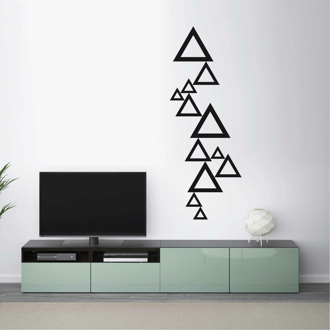 В треугольнике 12 треугольников. Часы с треугольником на 12. Lacroix Decor 12.