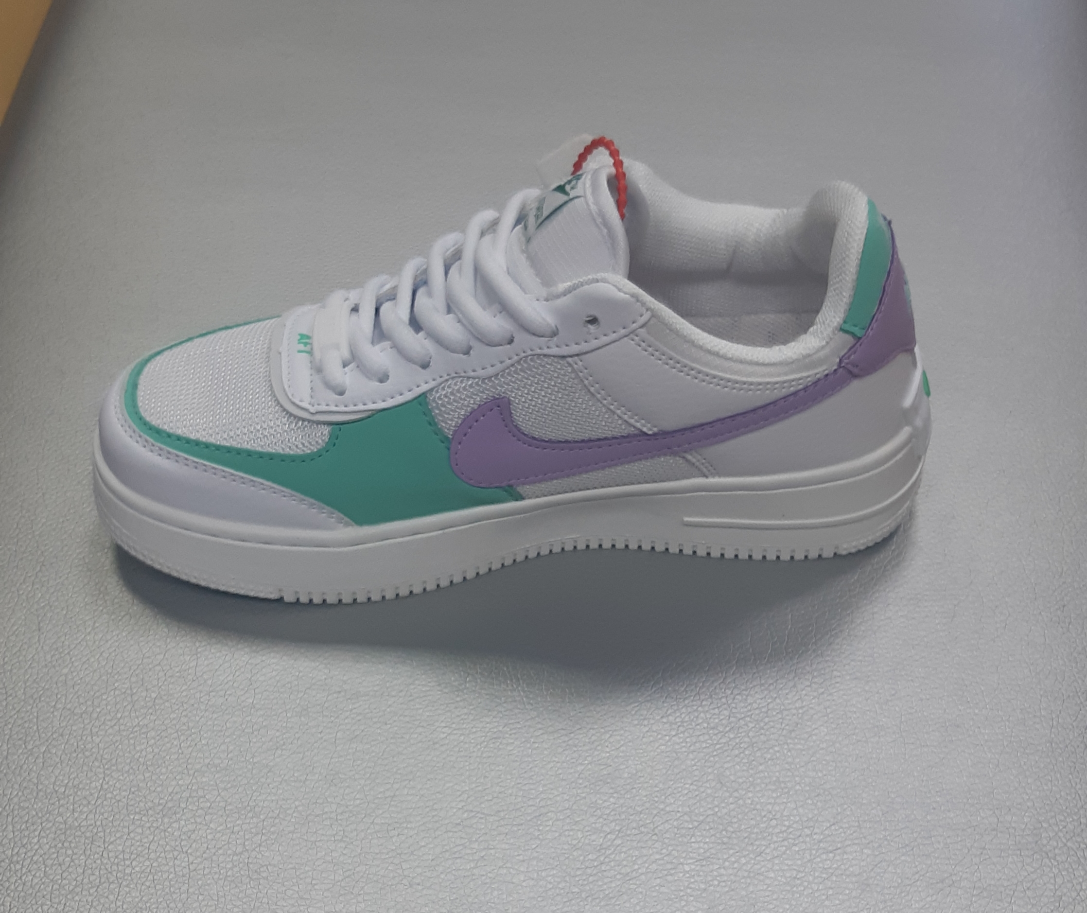 Спортивные кроссовки 2023