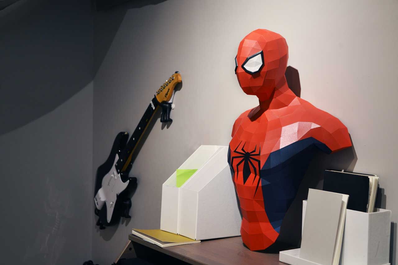 веб шутер человека паука железного паука. Spider man fall. фигурка из конструктора спайдермен. бумажный человек паук. 3д конструктор человек паук.