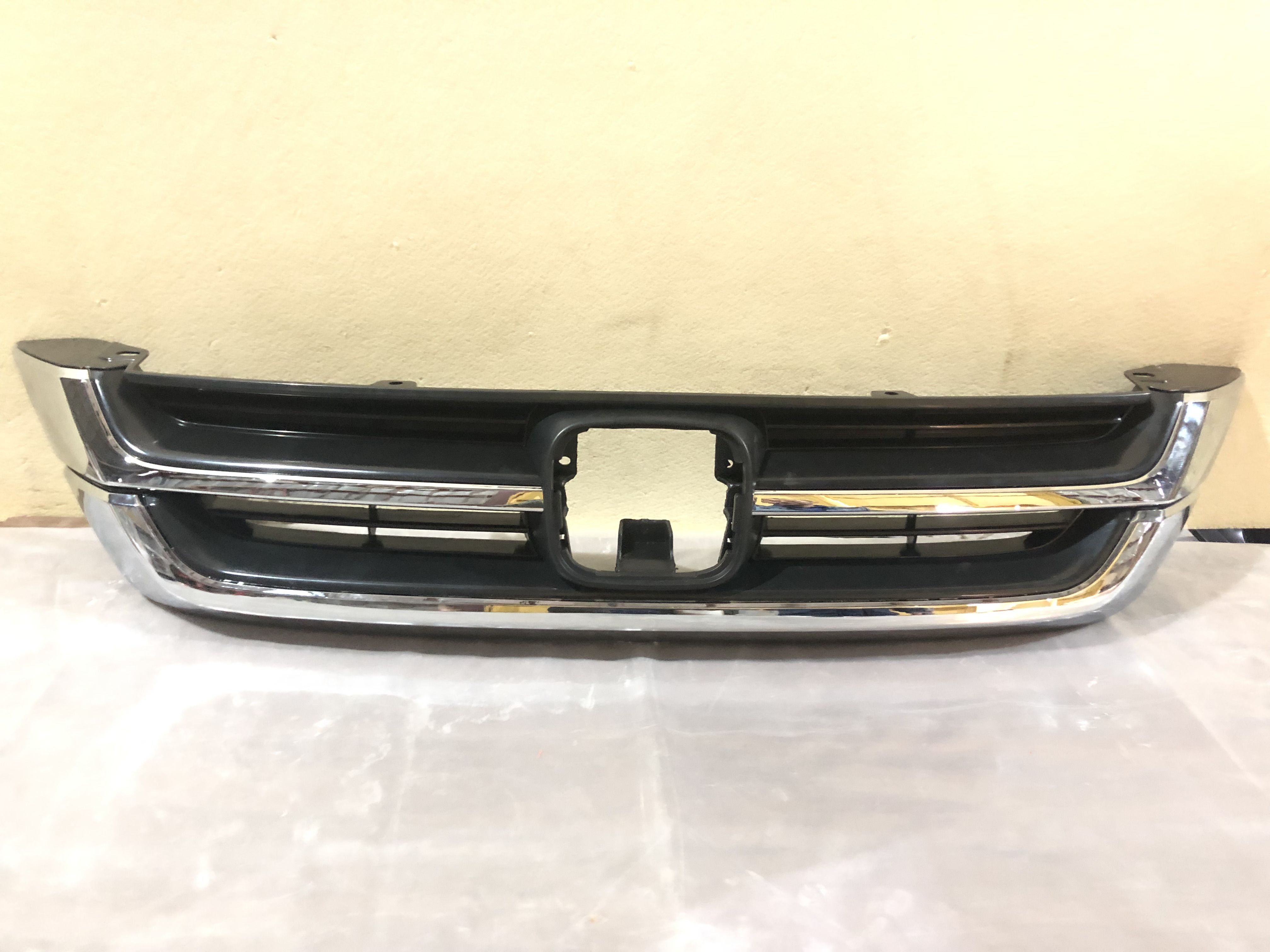 Решетку радиатора honda cr v. Хонда СРВ 1 решетка радиатора. Пороги Хонда СРВ рд1.