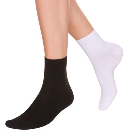 Белые и черные носки