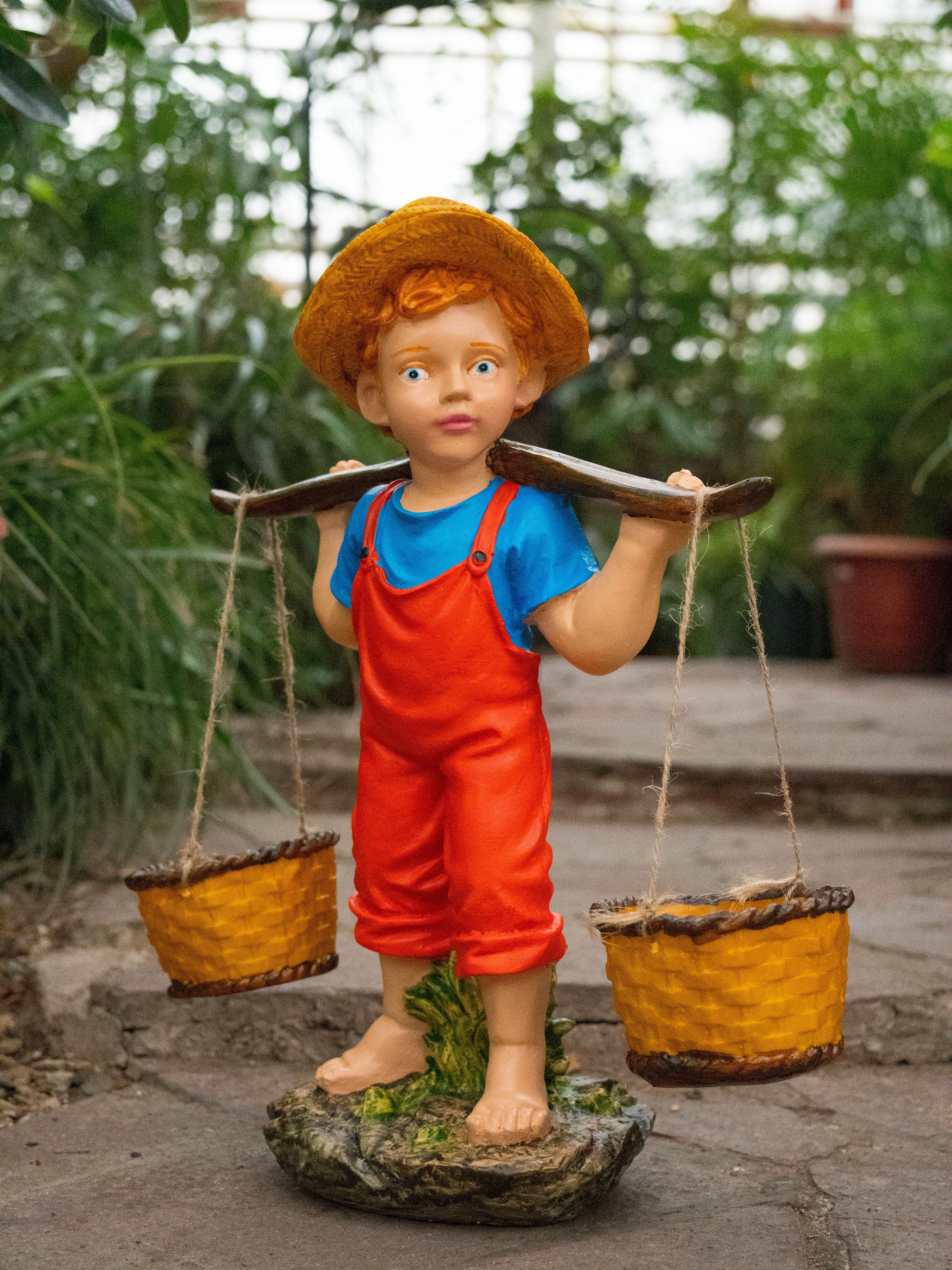 Садовая фигура мальчик с коромыслом