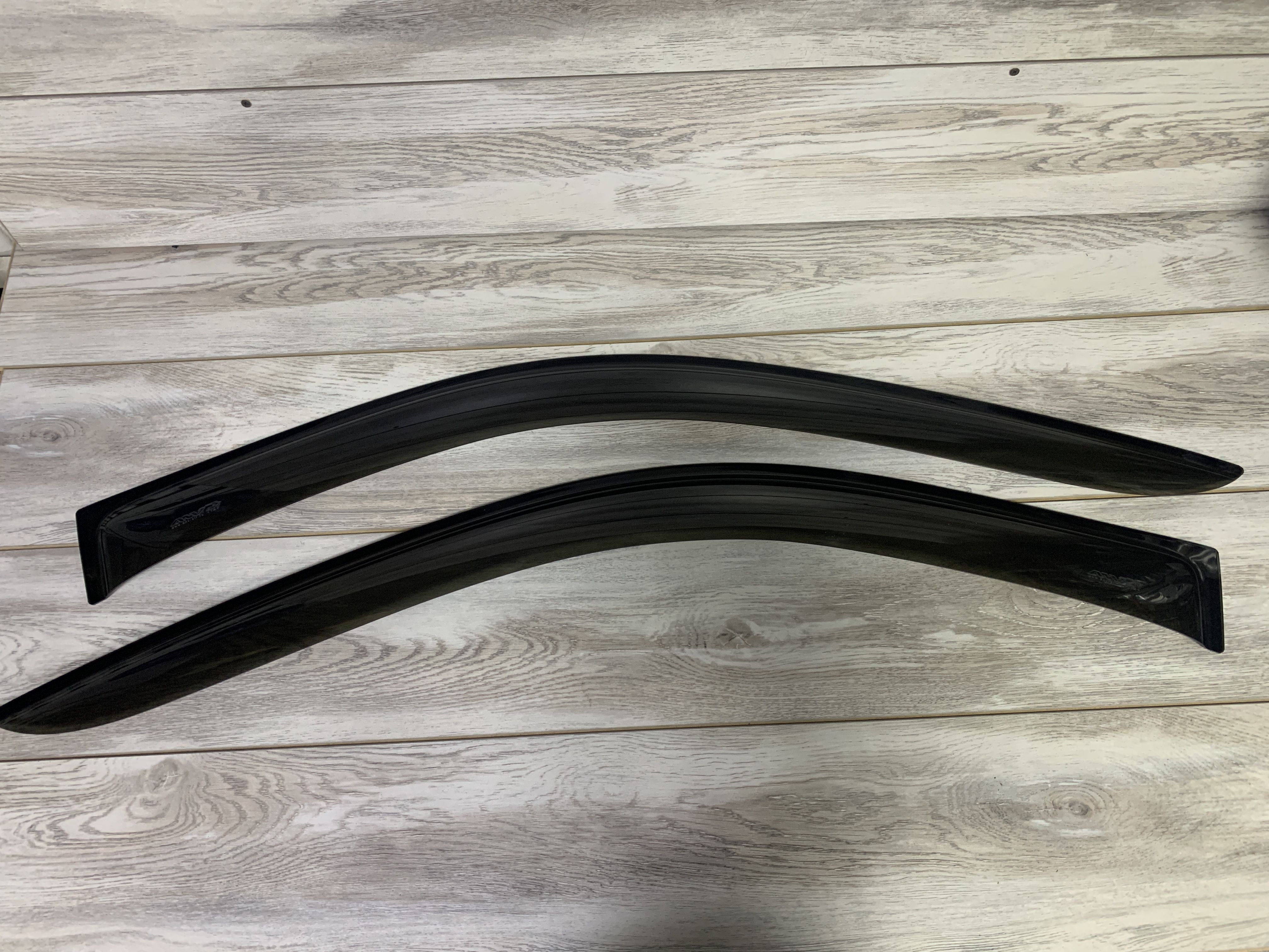 Дефлектор окон на renault vel satis. Дефлектора рено. Дефлекторы рено логан 2020. Ветровики меган 2 универсал. Дефлектора рено.