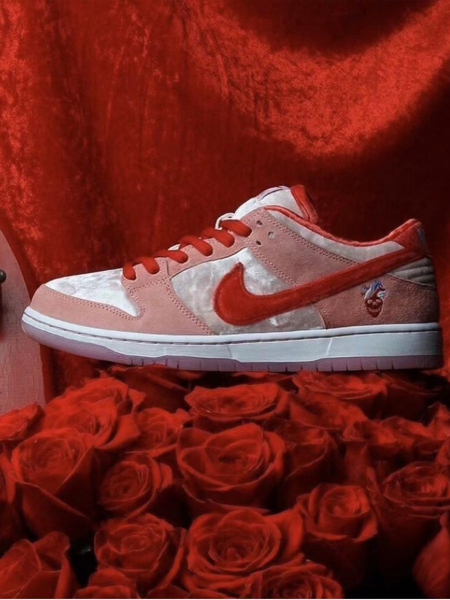Nike dunk valentines day. Nike SB Dunk Low Strangelove. Nike SB Dunk Low Valentine s Day. Nike Dunk Valentines Day 2022. Strangelove x Nike SB Dunk Low.