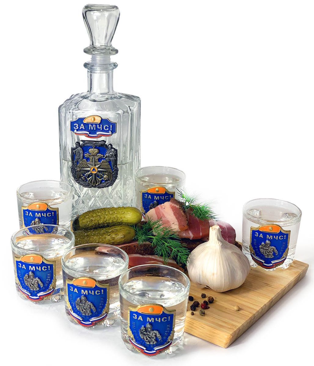 графин на подставке. подарочный набор графин и рюмки. графин с стопками подарочный. водка для пограничников. сувенирные набор стаканчиков.