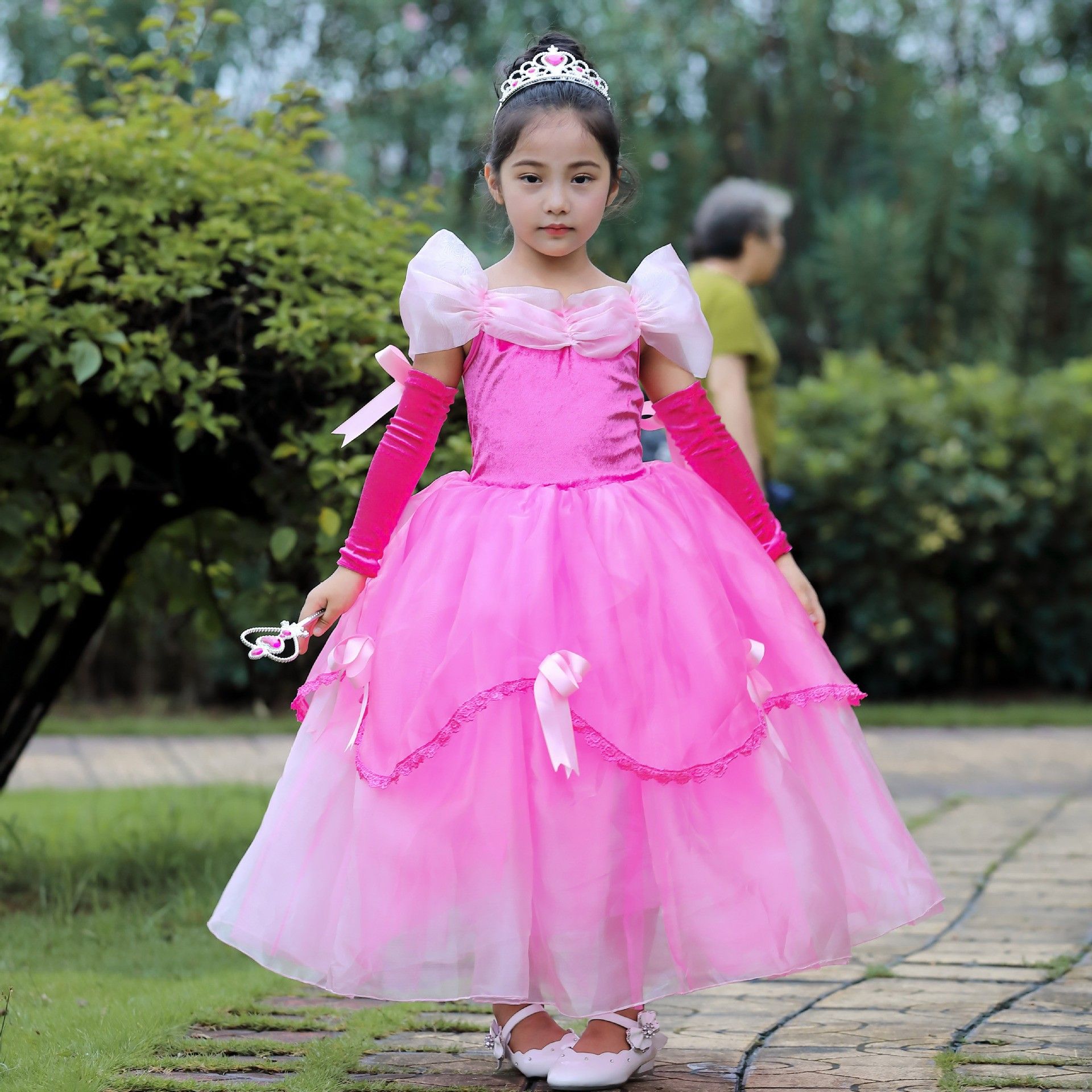 Скачай платье принцессы. Платья для принцессы. Платье принцессы для девочки. Пышное платье принцессы для девочки. Девушка в платье принцессы.