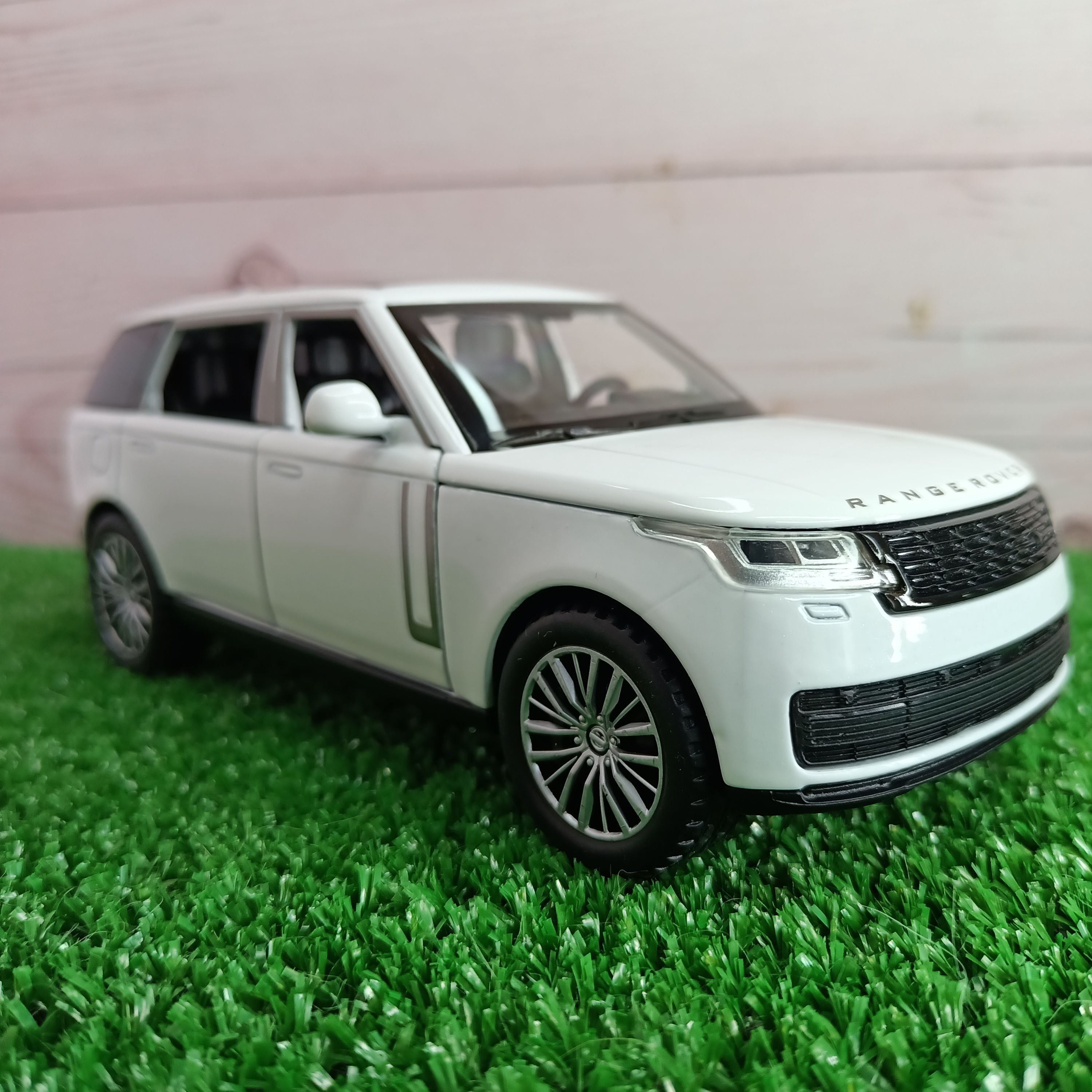 Машинка коллекционная Металлическая Range Rover sport / Инерционная / Внедорожник 1:32