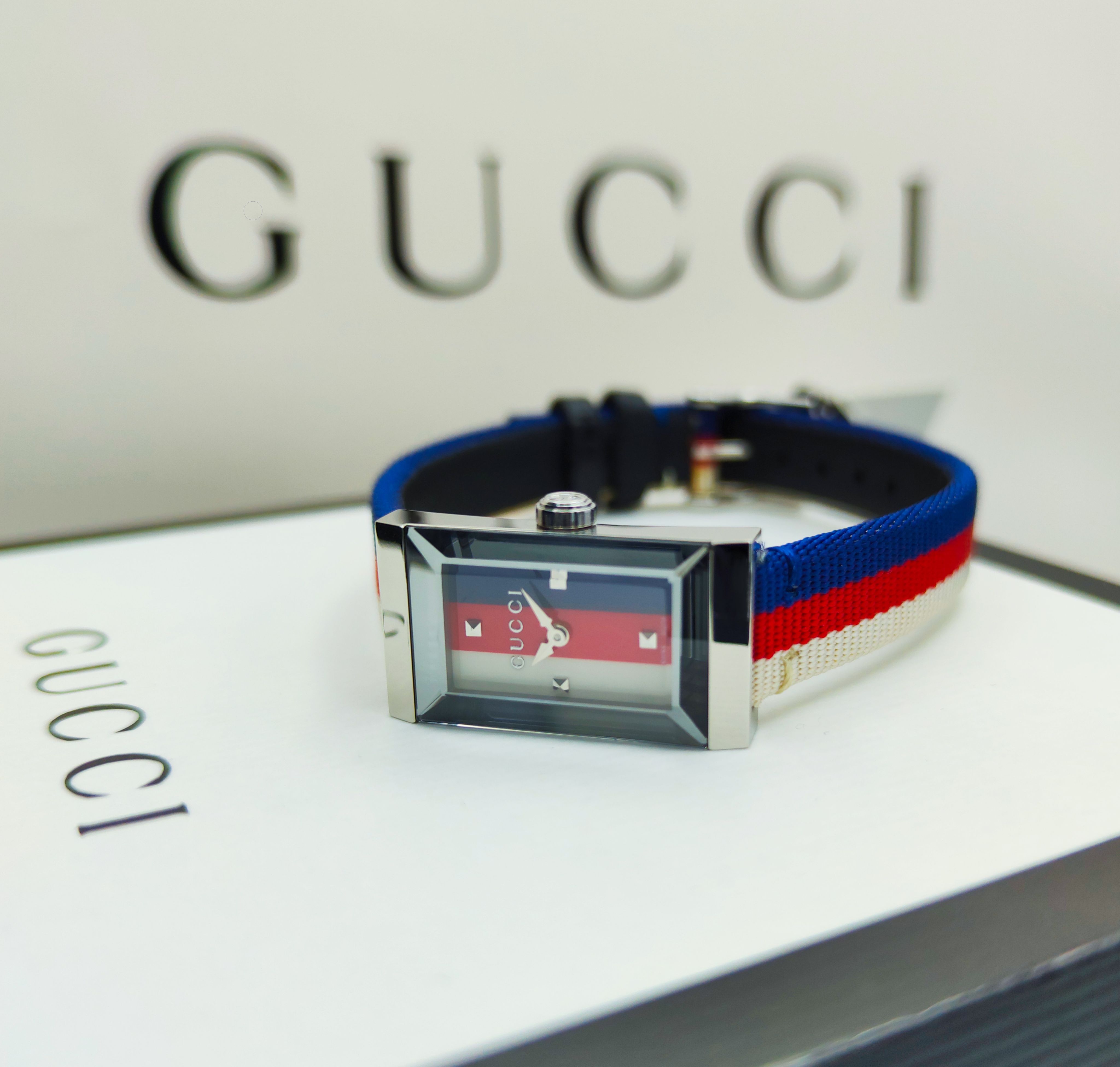 Gucci on sale g frame