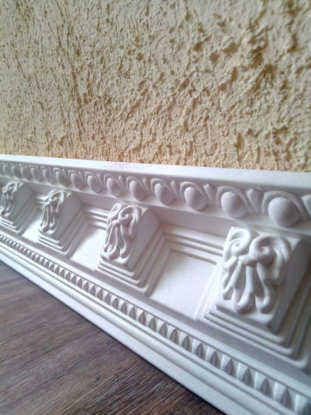 Потолочный плинтус из полиуретана .Цена за шт. размер 90*100*2400 мм ...