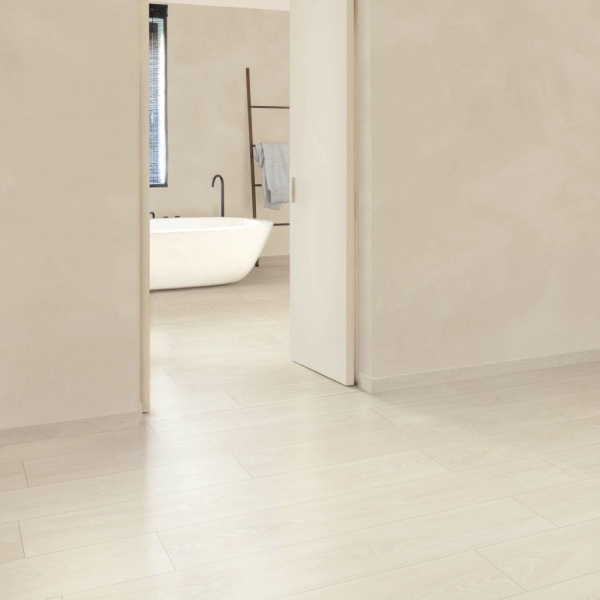 Купить Ламинат Quick Step Дуб Морозный с фаской 8 мм АС4/32 класс 1,596 ...