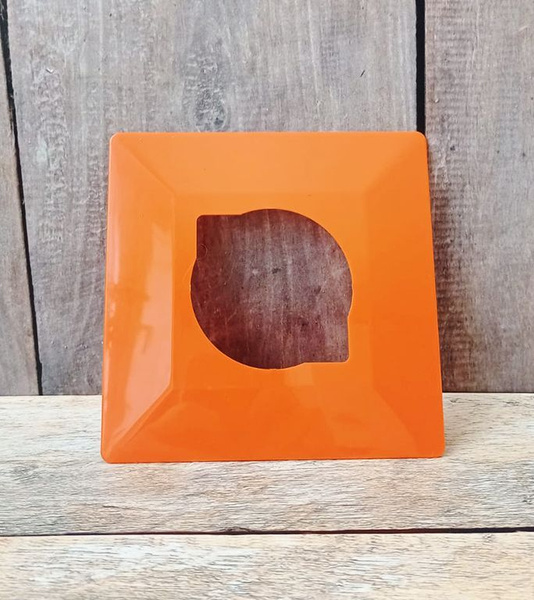 Рамка накладка под выключатель и розетку для защиты обоев оранжевая ...