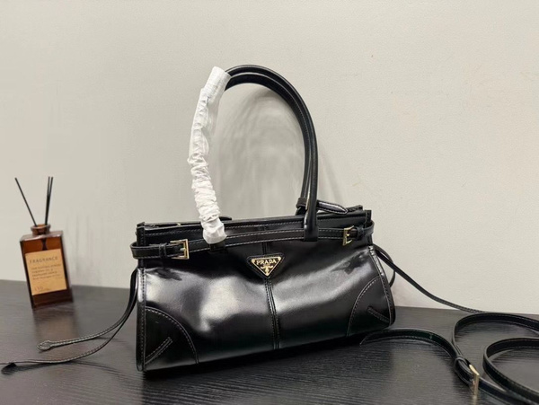 Сумка на плечо багет Balenciaga 2023 - купить с доставкой по выгодным ...