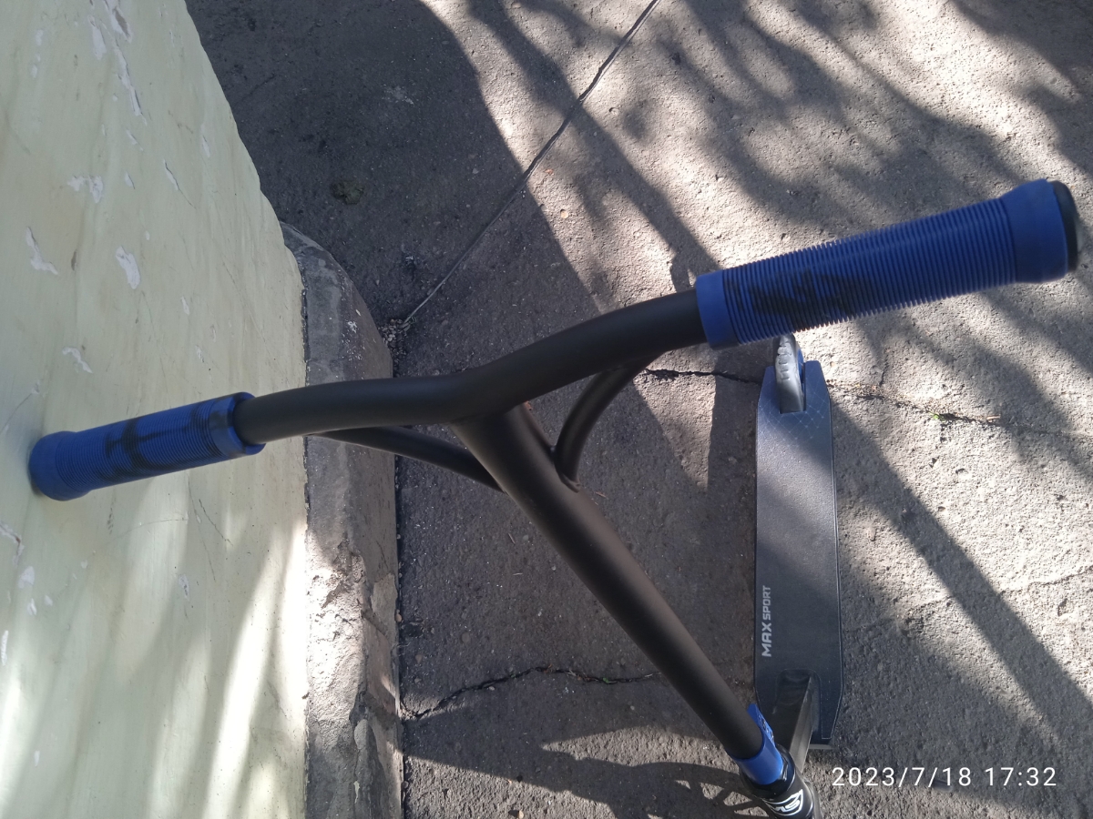 все пришло в срок, спасибо.В комплекте гайки,ключи и две запасные ручки.Пока нигде не гремит.Дальше посмотрим.