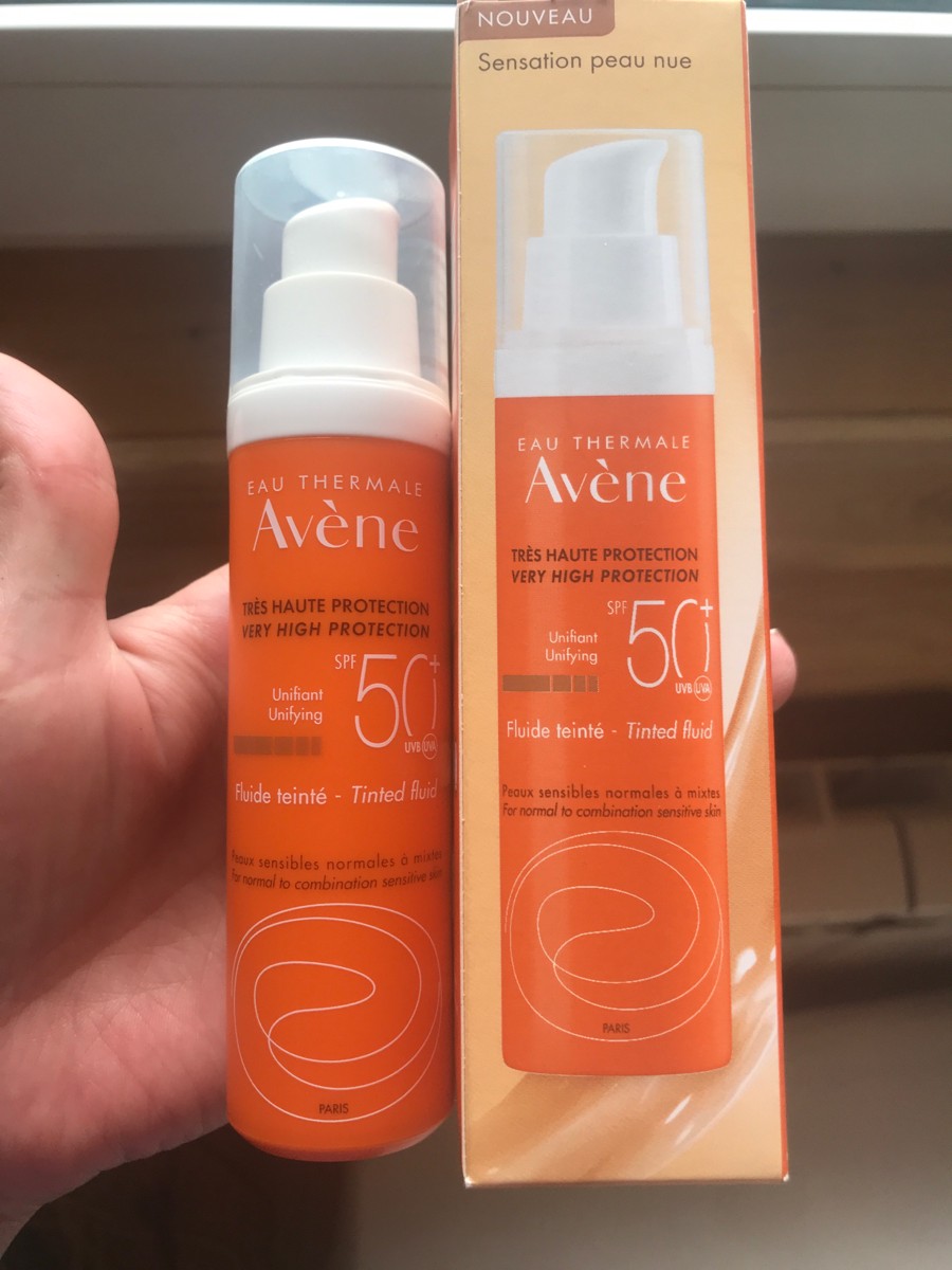 Avene с тонирующим эффектом. Флюид Авен солнцезащитный +тонирующий. Авен солнцезащитная компакт эмульсия SPF 50+. Ларуш позе СПФ С тонирующим эффектом. SPF С тонирующим эффектом синий.