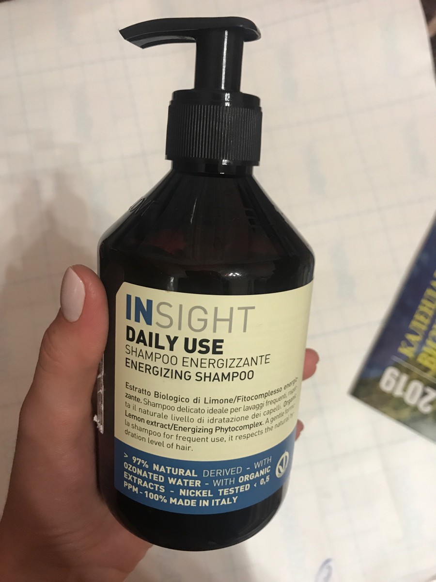 Insight daily use. Insight professional Daily use шампунь для ежедневного использования, 400 мл. Insight отзывы. Шампунь Insight Daily use отзывы. Loma Daily Shampoo in use.