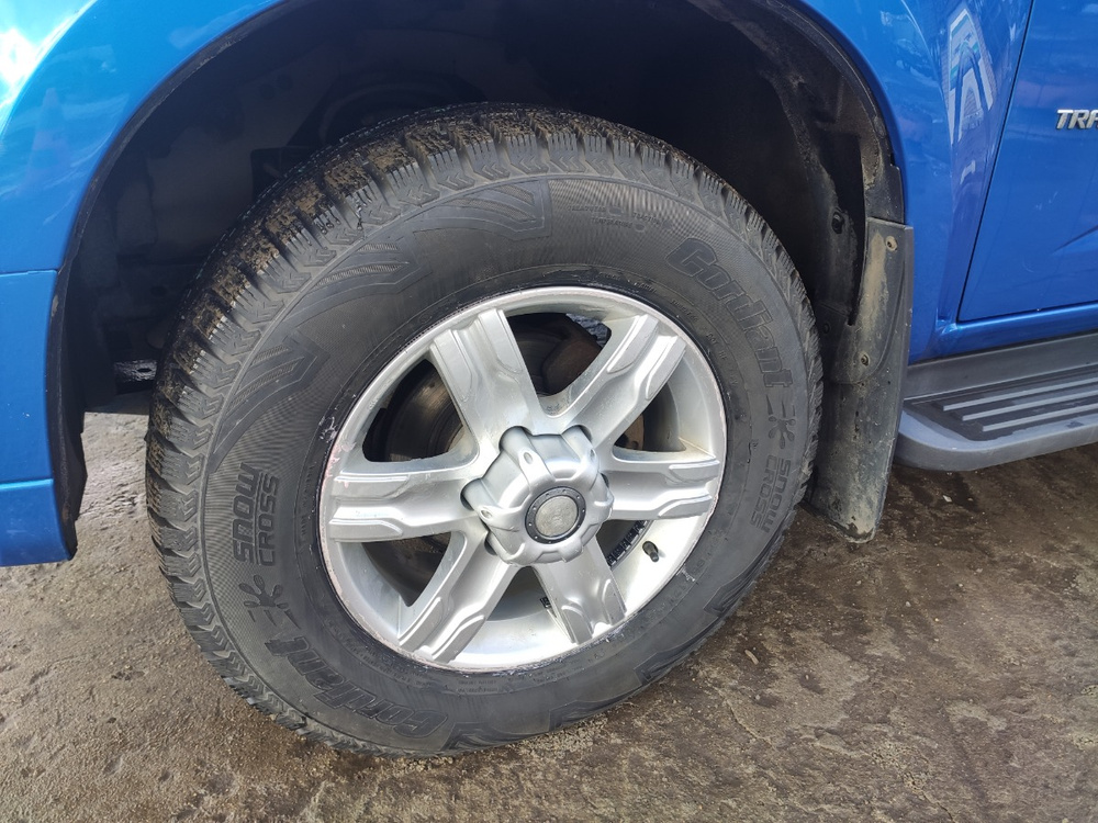 Кордиант 235 65 17. Шины зимние Cordiant Snow Cross 2 265/65 r17 116t шипованные. Шина 265 65 17 зимние шины. Зимняя покрышка на Шевроле Эпика. Порез на 14 резине зимней Кордиант.