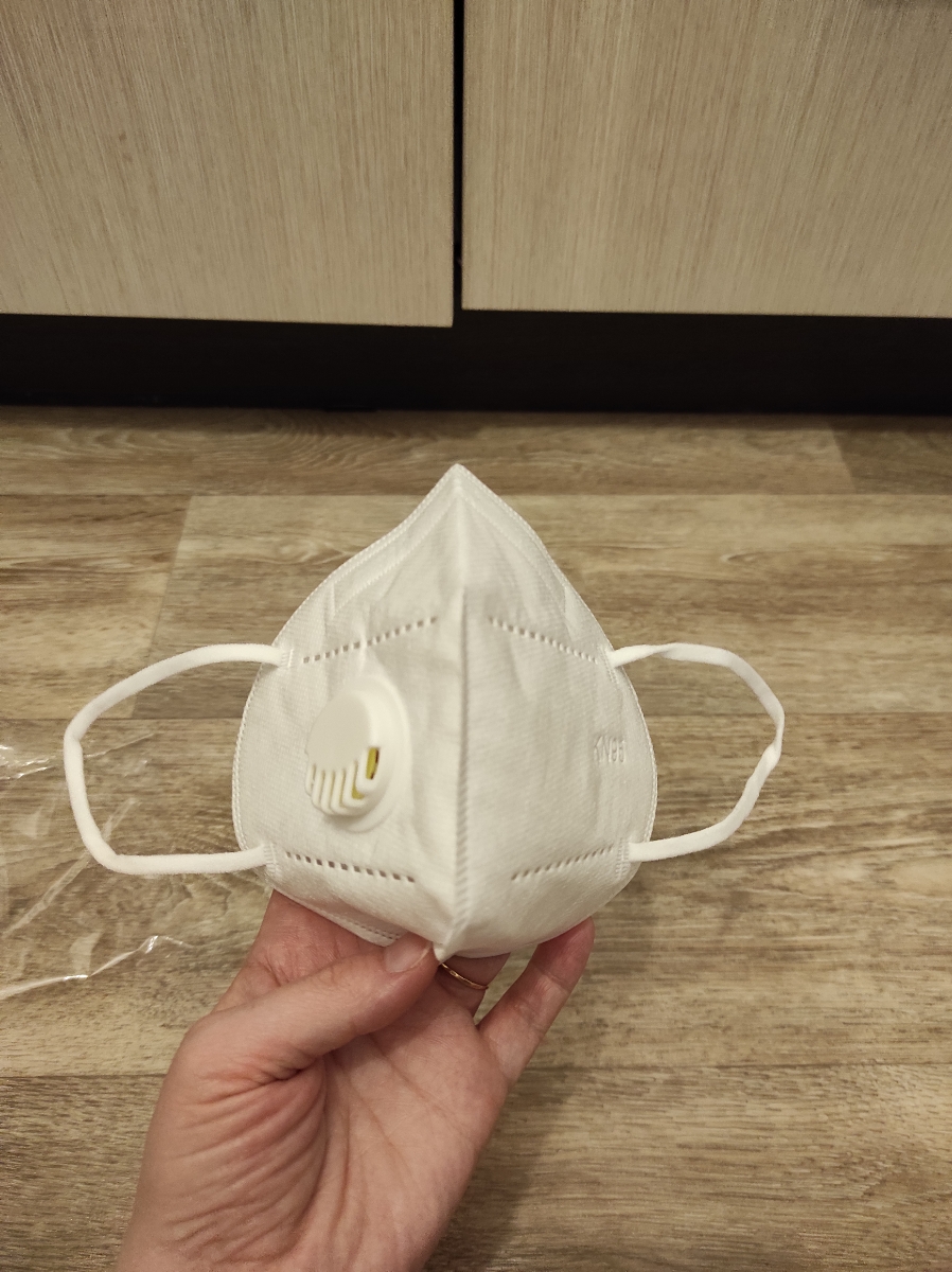 хорошая маска, плотно прилегает