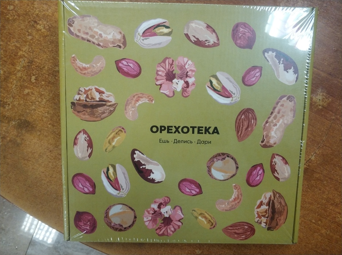 Отличная упаковка, пришло без повреждений. Срок годности очень хороший (судя по дате, только выпустили к продаже). Внутреннее содержание не видела, так как брала на подарок.