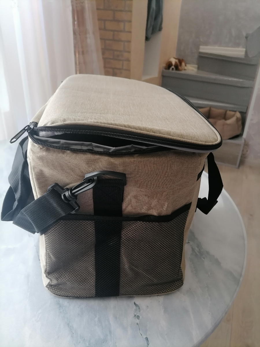 Даже не ожидала что сумка будет такая огромная,такого шикарного качества,материал плотный,стенки все толстые,фурнитура качественная,не пожалела,спасибо производителю и продавцу за качество. Берите не пожалеете.