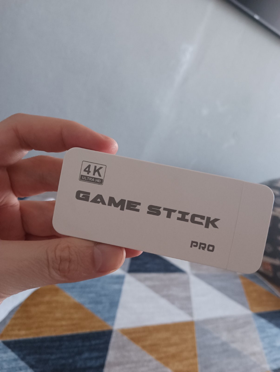 Я просто в восторге от Game Stick Pro! Это действительно потрясающий товар, который я купил. Я не могу получить достаточно удовольствия от игр и развлечений, которые предлагает этот небольшой, но мощный геймпад.
Во-первых, дизайн Game Stick Pro просто потрясающий. Он компактный и удобный в использовании, что делает его идеальным для игры в любом месте. Я могу легко взять его с собой в поездку или на встречу с друзьями, и мы можем наслаждаться играми вместе. К тому же, его эргономичная форма и удобная кнопка позволяют мне играть часами, не ощущая усталости.
Во-вторых, качество игр на Game Stick Pro просто потрясающее. Я был приятно удивлен широким выбором игр, которые доступны для этой платформы. От классических аркадных игр до современных экшенов и приключений, у меня всегда есть что-то новое и увлекательное для игры. Качество графики и звука просто поражает - я полностью погружаюсь в мир игры, словно нахожусь в нем самом.