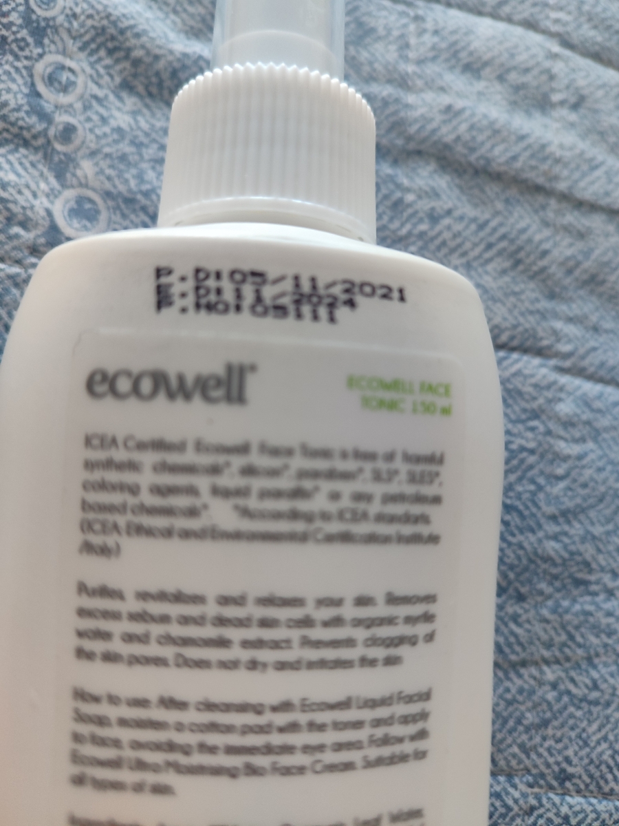 Только начала пользоваться, запах травяной