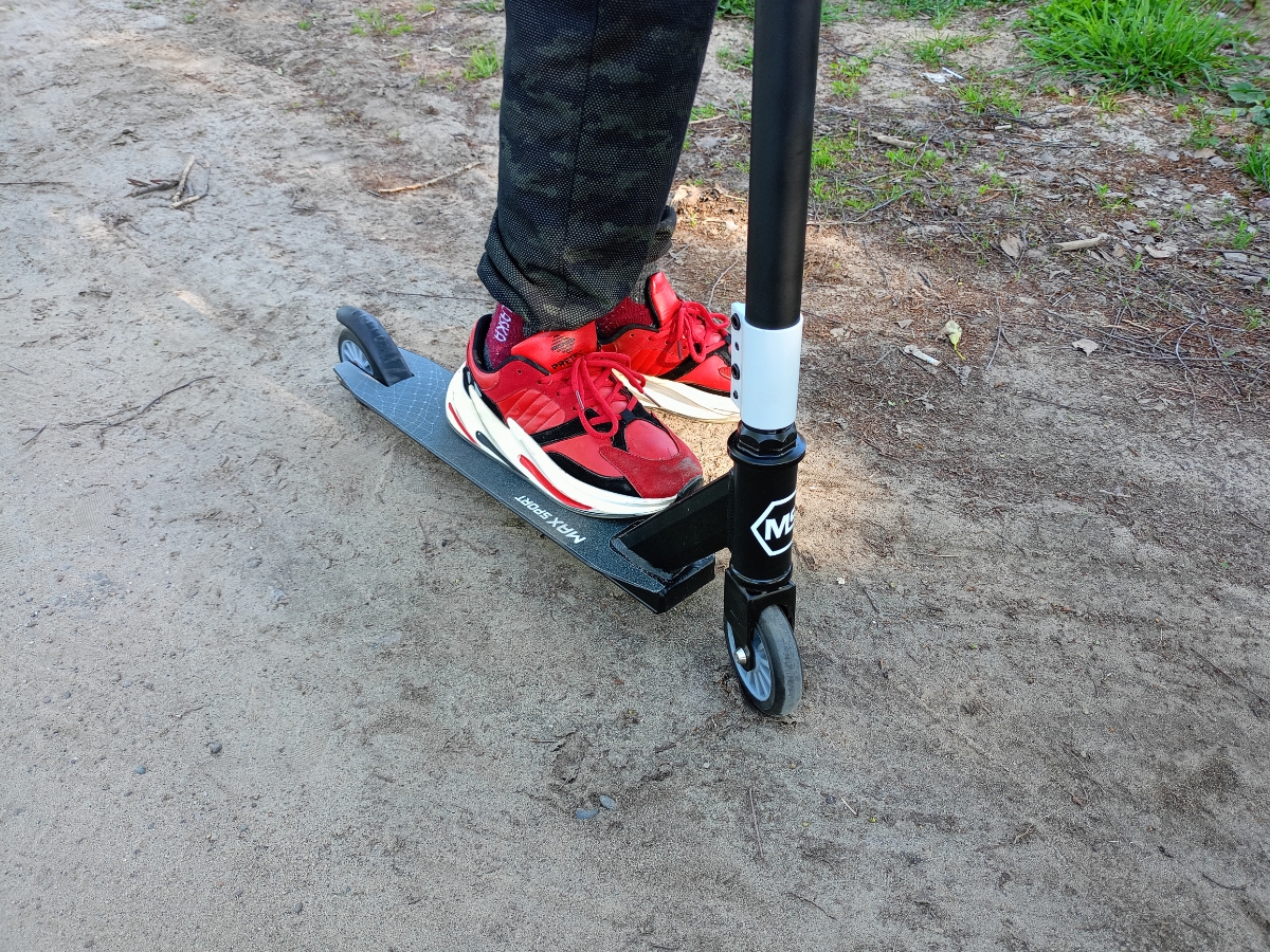 Ребёнку очень понравился, рост 145, вилка была перетянута, но есть же руки и инструменты) В общем и целом советуем👍 Одно не понравилось, коробка не запечатана, легкий доступ🤷‍♂️ Но в моём случае повезло, две грипсы подбросили )