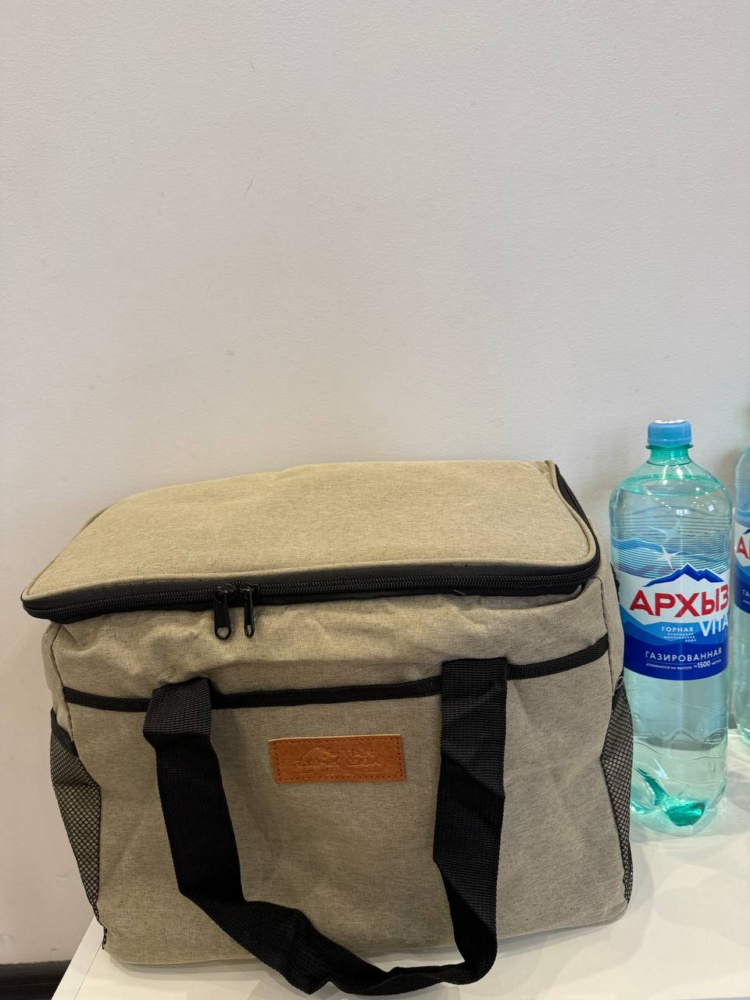 Сумка мне понравилась, холод держит хорошо