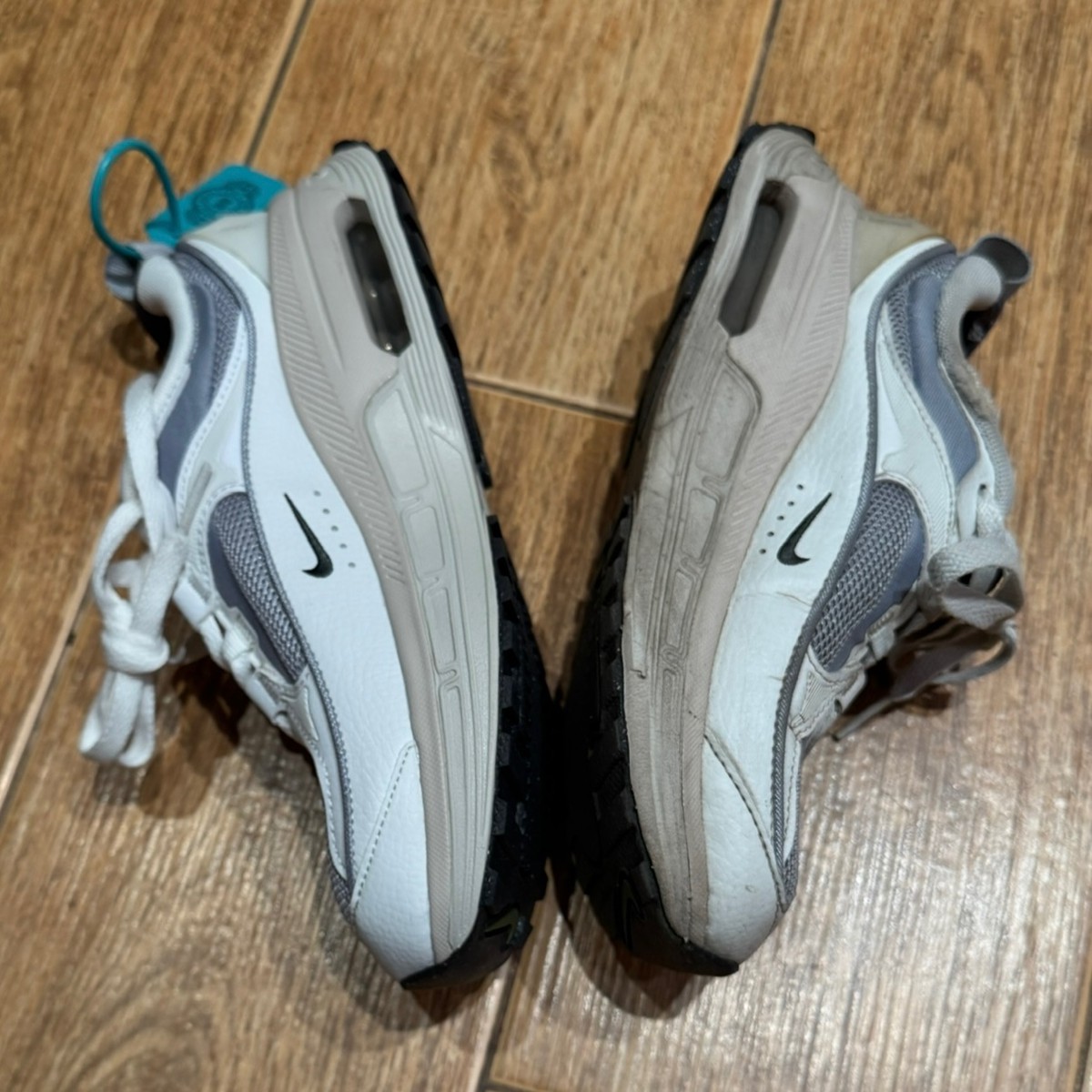 custom review-Nike Air Max Bliss Low Топ Casual Женские Белый Серый Переработанный Материал
