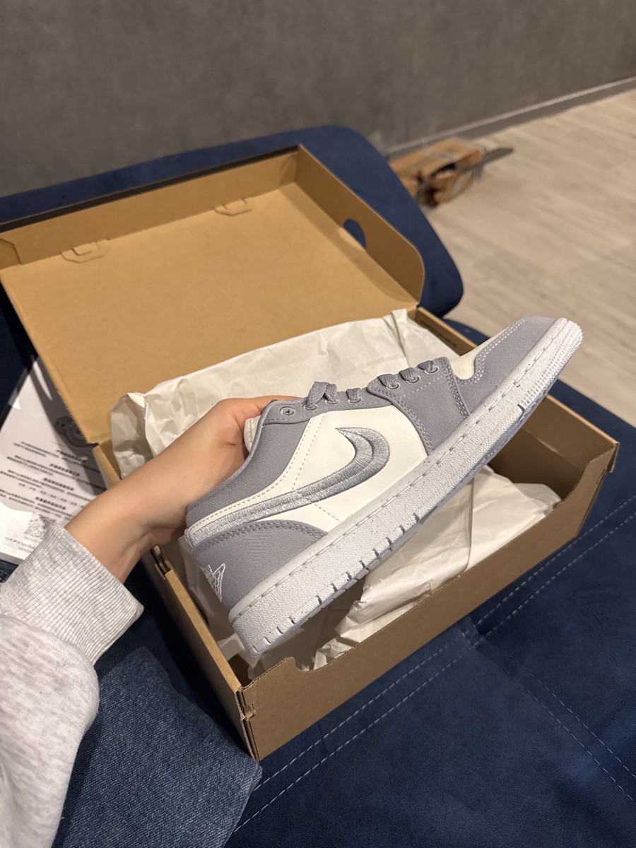 custom review-Jordan Air Jordan 1 SE 'Свет Стальной GREY' Низкий Топ Винтажные Баскетбольные Кроссовки Женские Серый Белый