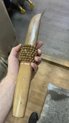 Нож в деревянных ножнах