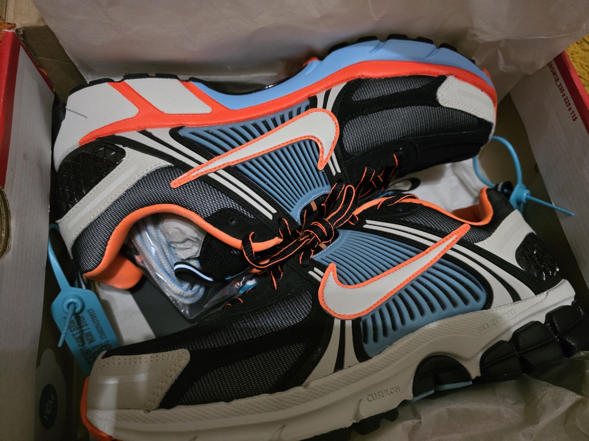 custom review-Nike Air Zoom Vomero 5 Low Топ Повседневный Тренировки Городской Коммутирование Беговые кроссовки Женские Черный белый и синий Апельсин