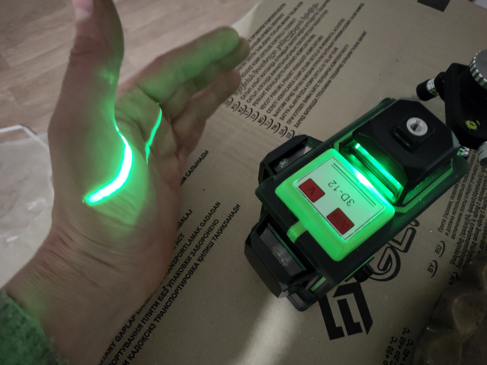 Лазерный уровень / нивелир мини / самонивелирующийся с 2 линиями. Лазерный уровень самовыравнивающийся зеленый луч. Уровень лазерный instrumax im0136 greenliner 4-360 зеленый луч, 40 м. Нивелир лазерный самовыравнивающийся с зелёным лучом. Лазерный уровень самовыравнивающийся зеленый луч.