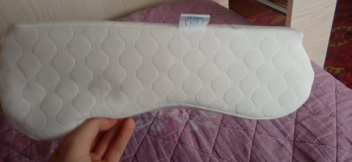 В меру упругая и жёсткая, спать удобно! Все нравится.