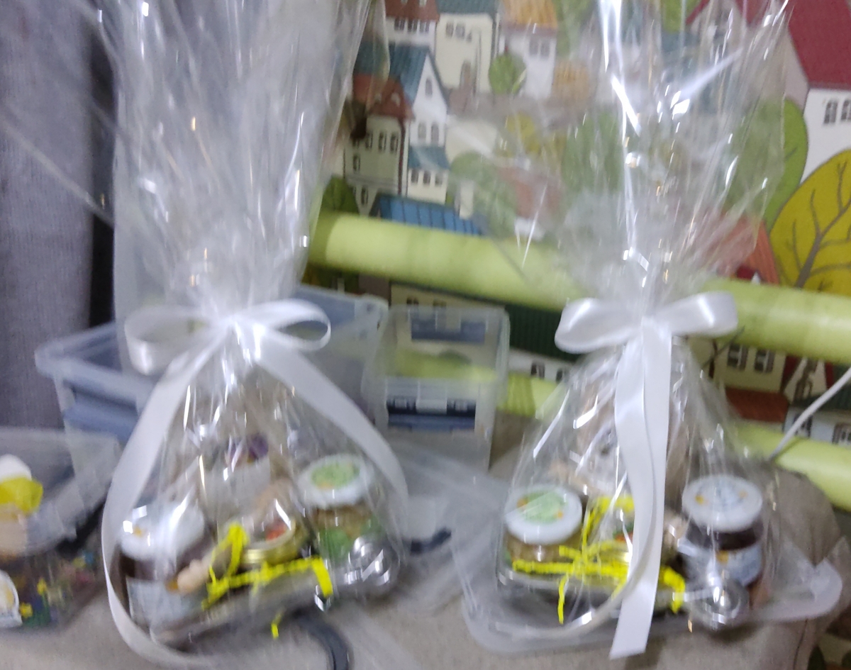 на мой взгляд за такую цену маленький объем. чай в помятой пачке. 
одна надежда на то что натурально и вкусно.