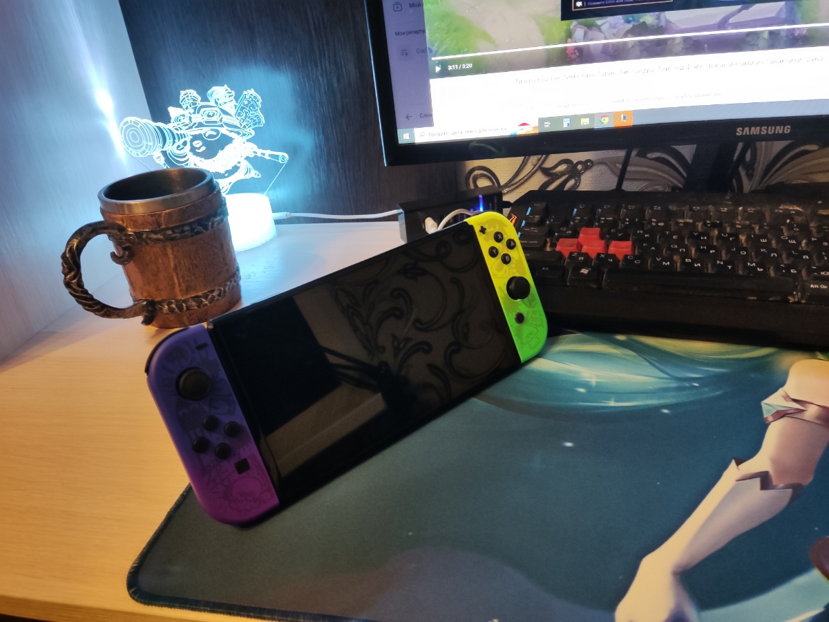 Пришло как и заказывал Nintendo switch OLED. Зарядка отлично работает через переходник)