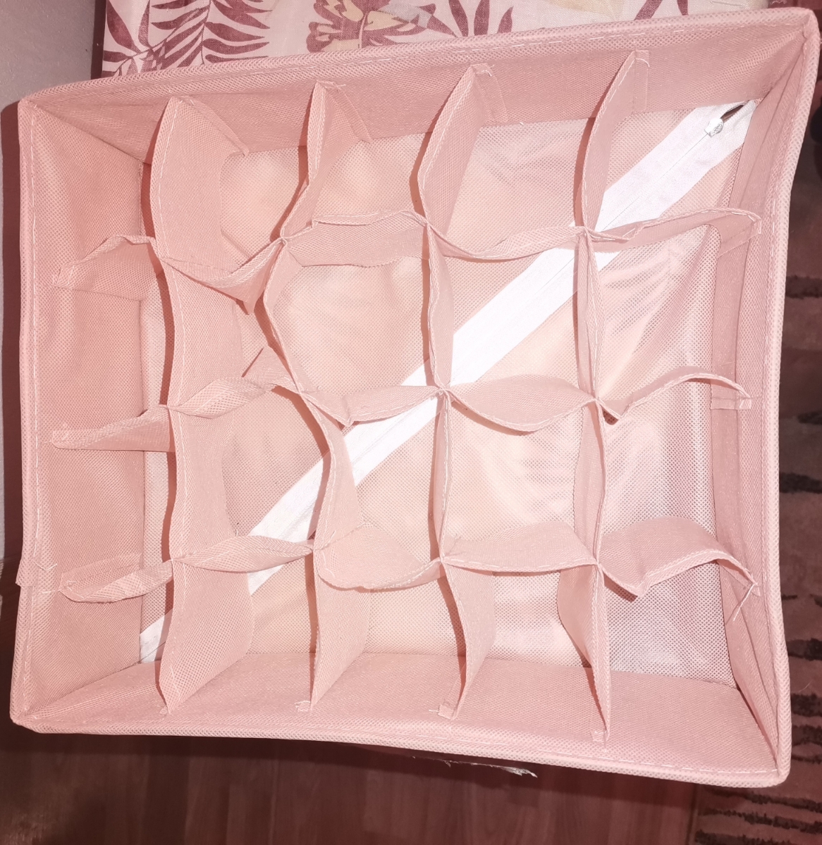 В принципе вещь очень хорошая, помогает в порядке вещей. Но если бы ещё были твёрдые борта, было бы ещё лучше. 