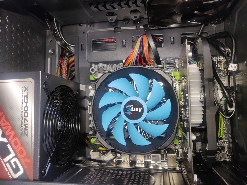 Aerocool bas. AEROCOOL bas u-PWM. CPU Cooler Deepcool GAMMAXX gt a-RGB lga115*/1200/AMD 120 mm RGB PWM Fan, 500-1500rpm,4hp. CPU Cooler Deepcool ag300 lga115*/1700/1200/AMD 92mm PWM Fan,500-3050rpm,3hp. AEROCOOL охлаждение для видеокарты.