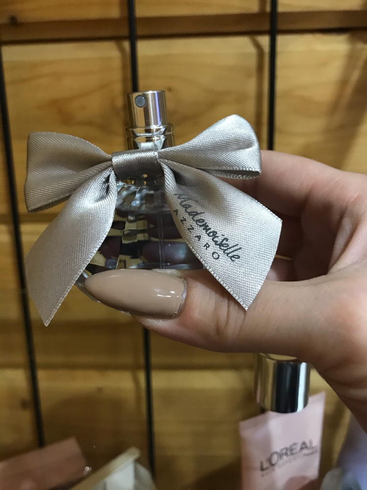 Azzaro mademoiselle l eau. Мадмуазель азаро 30 мл. Azzaro духи 30 мл Mademoiselle. Мадмуазель Аззаро 30 зеленая. Mademoiselle Azzaro духи leau tres Charmante.