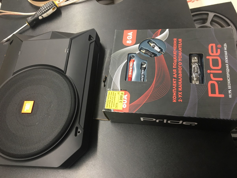 Корпусной активный сабвуфер JBL BassPro SL2 - купить по выгодной цене в ...