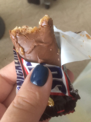 Шоколадный батончик snickers 50,5г