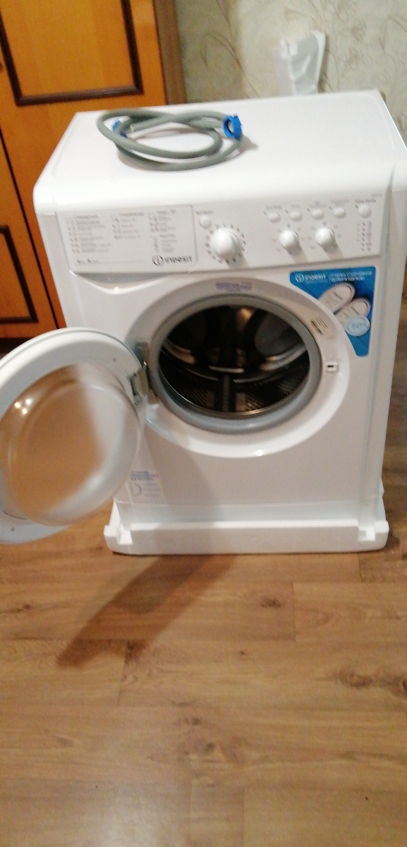 Индезит 6105 стиральная. Indesit iwsc 6105. Indesit iwsc 6105. Стиральная машинка индезит iwsc 6105. Indesit iwse 6105 b.