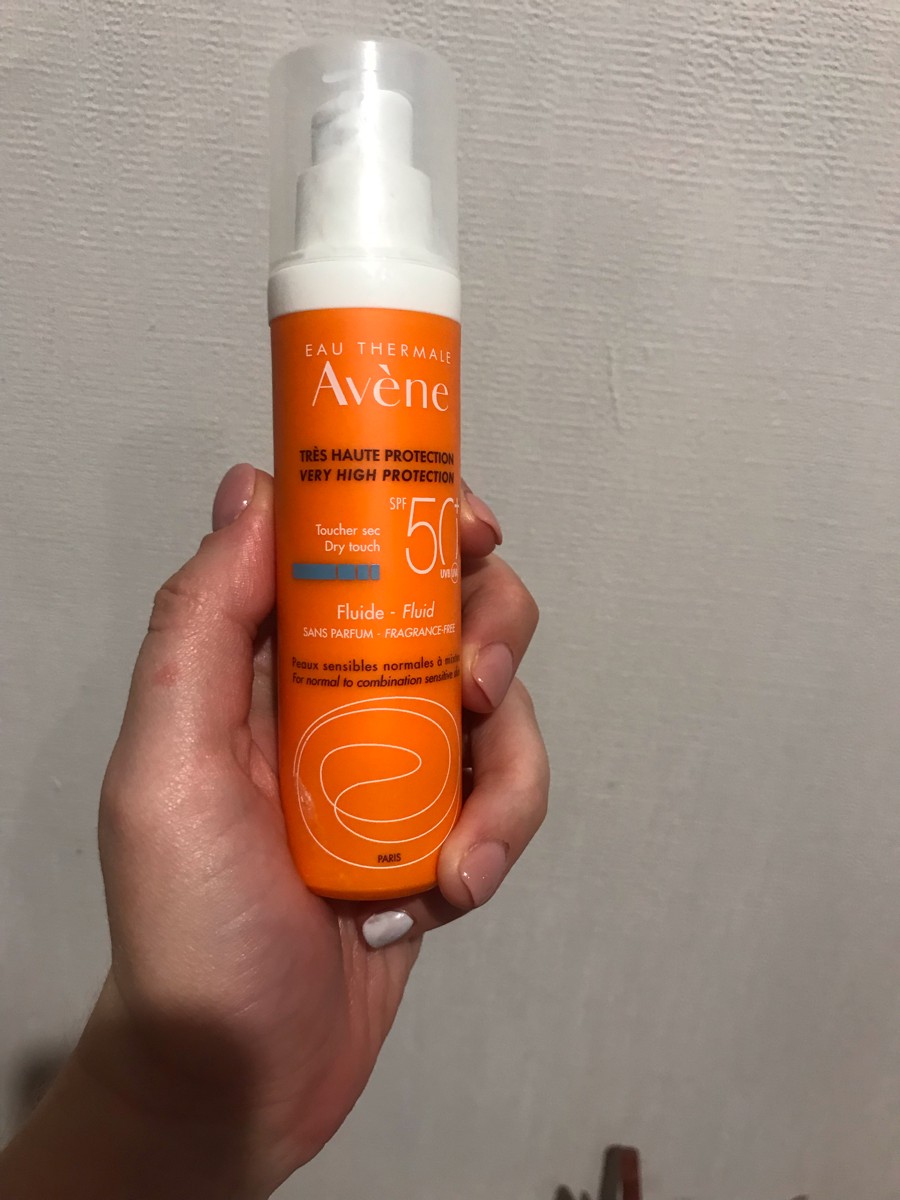 Avene солнцезащитный спрей. Авен солнцезащитный флюид для лица spf50+ 50 мл. Avene солнцезащитный флюид SPF 50+.