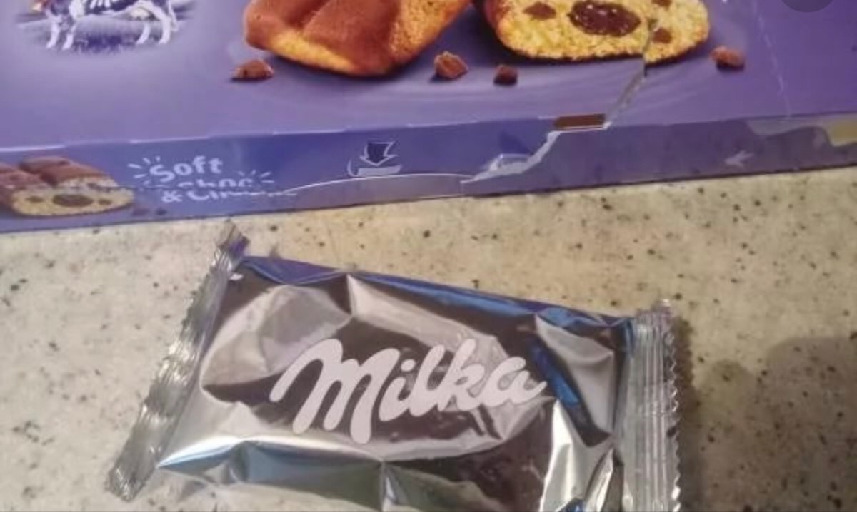 Милка бисквит с шоколадом. Milka бисквит с шоколадом. Милка пирожное бисквит. Пирожное Милка с шоколадной начинкой. Милка бисквит калорийность.