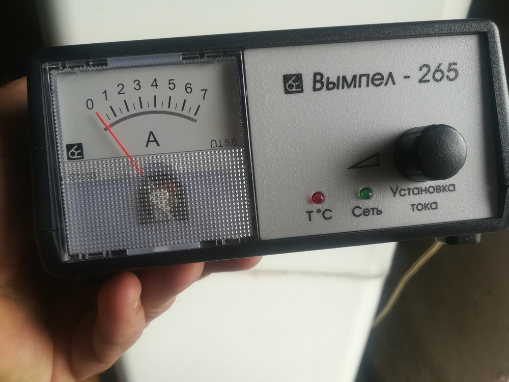 Как заряжать аккумулятор зарядным устройством вымпел 265. Зарядное устройство Вымпел -265 автомат, стрелочный амперметр. Зарядное устройство Вымпел -265 (автомат,0-7а,12в,стрелочный амперм). Устройство зарядное 12в 0-7а Вымпел-265 (стрелочный амперметр) "Орион НПП". Амперметр стрелочный 3-0-3.